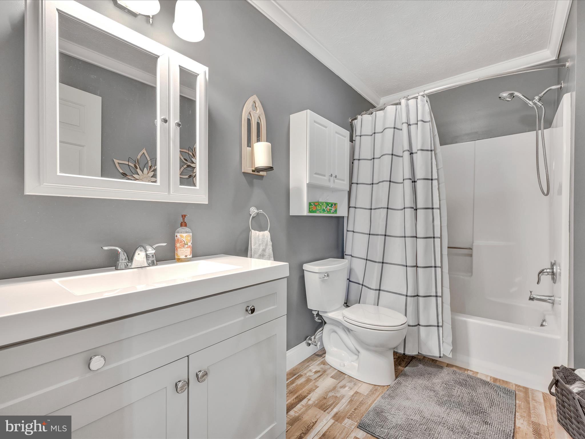 5 Abbey Road New Freedom, PA 17349 - Photo 26 of 28 Full Bathroom