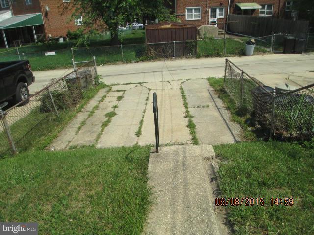 1347 Dalton Road Baltimore, MD 21234 - Photo 15 of 16 Parking pad