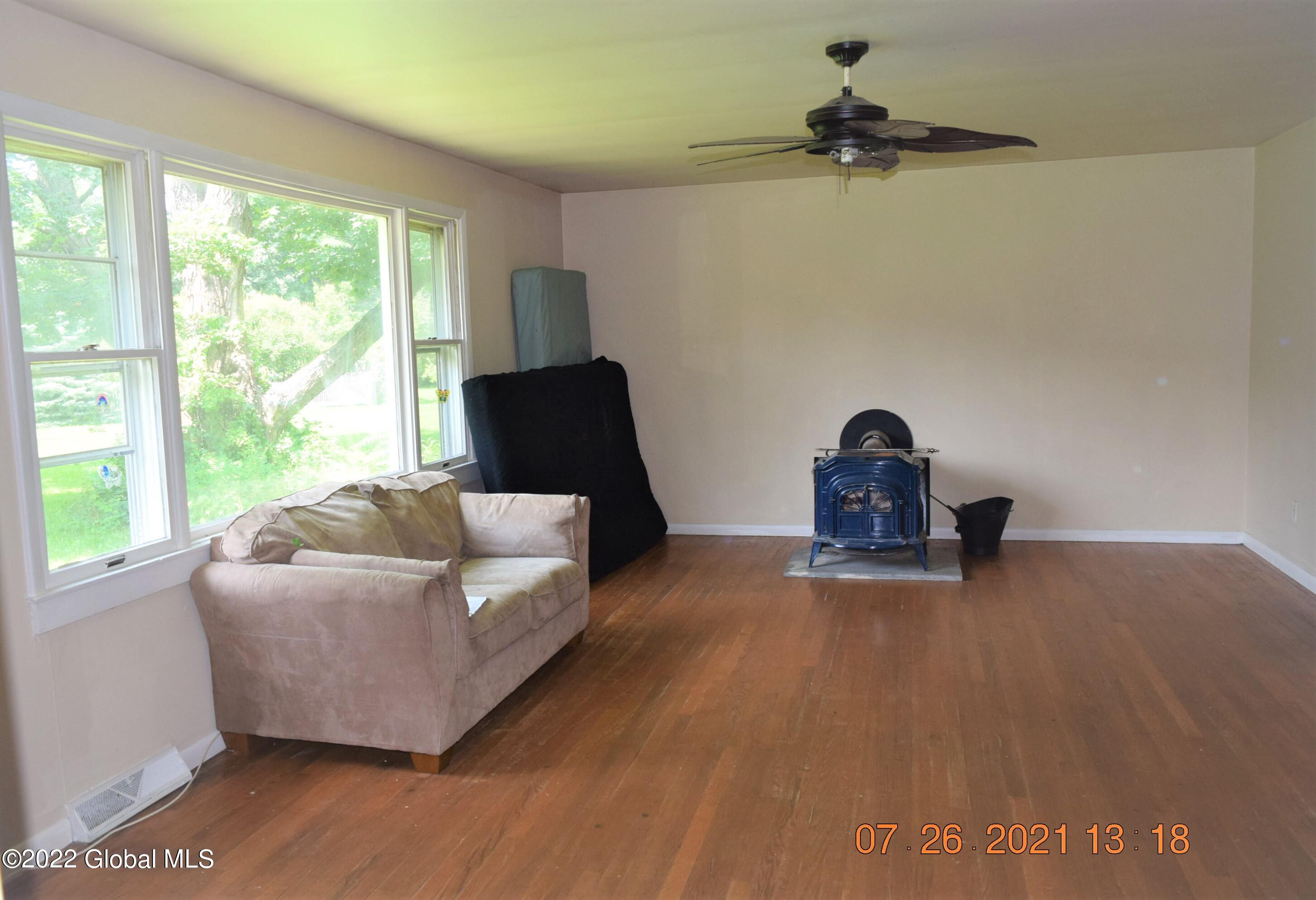 1061 Western Road Castleton-on-Hudson, NY 12033 - Photo 5 of 16 DSC_1376 (2)