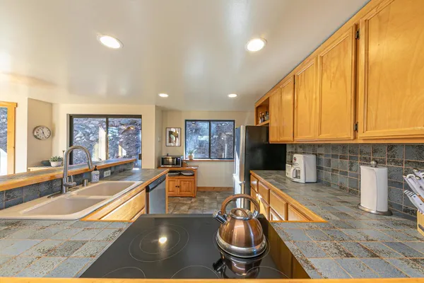 $1,075,000 | 11504 Ski Slope Way, Truckee, CA 96161