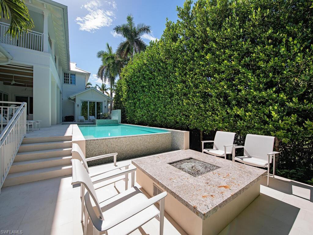 141 9th Avenue South Naples, FL 34102 - Photo 8 of 33