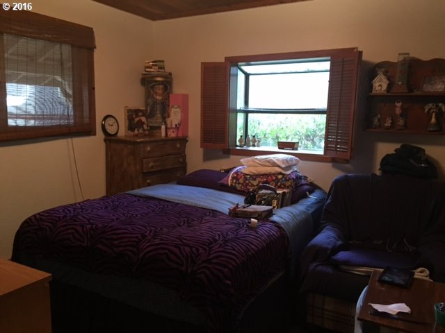 64437 East Barlow Trail Road Rhododendron, OR 97049 - Photo 9 of 15 a bedroom with a bed and window