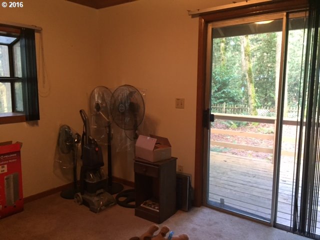 64437 East Barlow Trail Road Rhododendron, OR 97049 - Photo 10 of 15 a room with gym equipment and a window