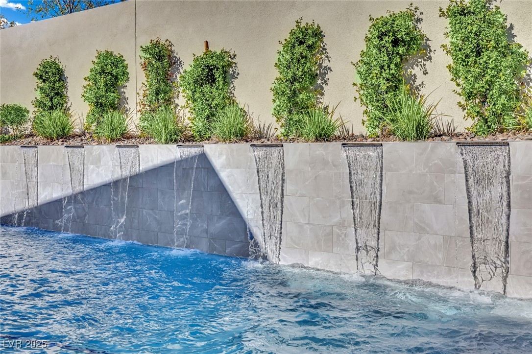 397 Highview Rdg Avenue Las Vegas, NV 89138 - Photo 12 of 97 View of pool