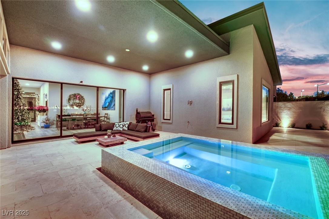 397 Highview Rdg Avenue Las Vegas, NV 89138 - Photo 23 of 97 10 person jacuzzi with negative edge