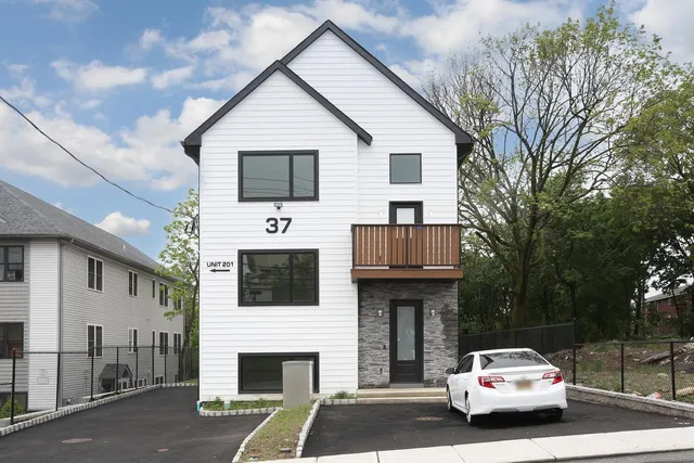 $1,400,000 | 37 Ewing Avenue, Unit 201, Spring Valley, NY 10977