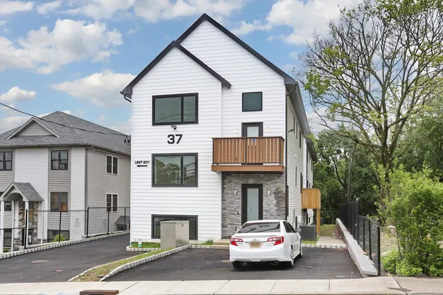 $1,400,000 | 37 Ewing Avenue, Unit 201, Spring Valley, NY 10977