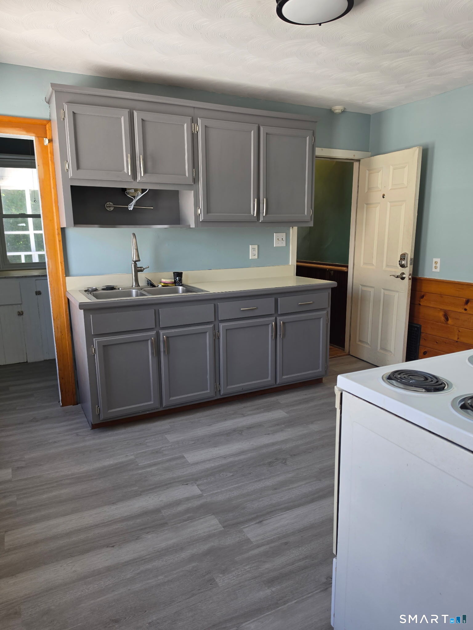 111 George Street Bristol, CT 06010 - Photo 3 of 24 Gallery Image 3