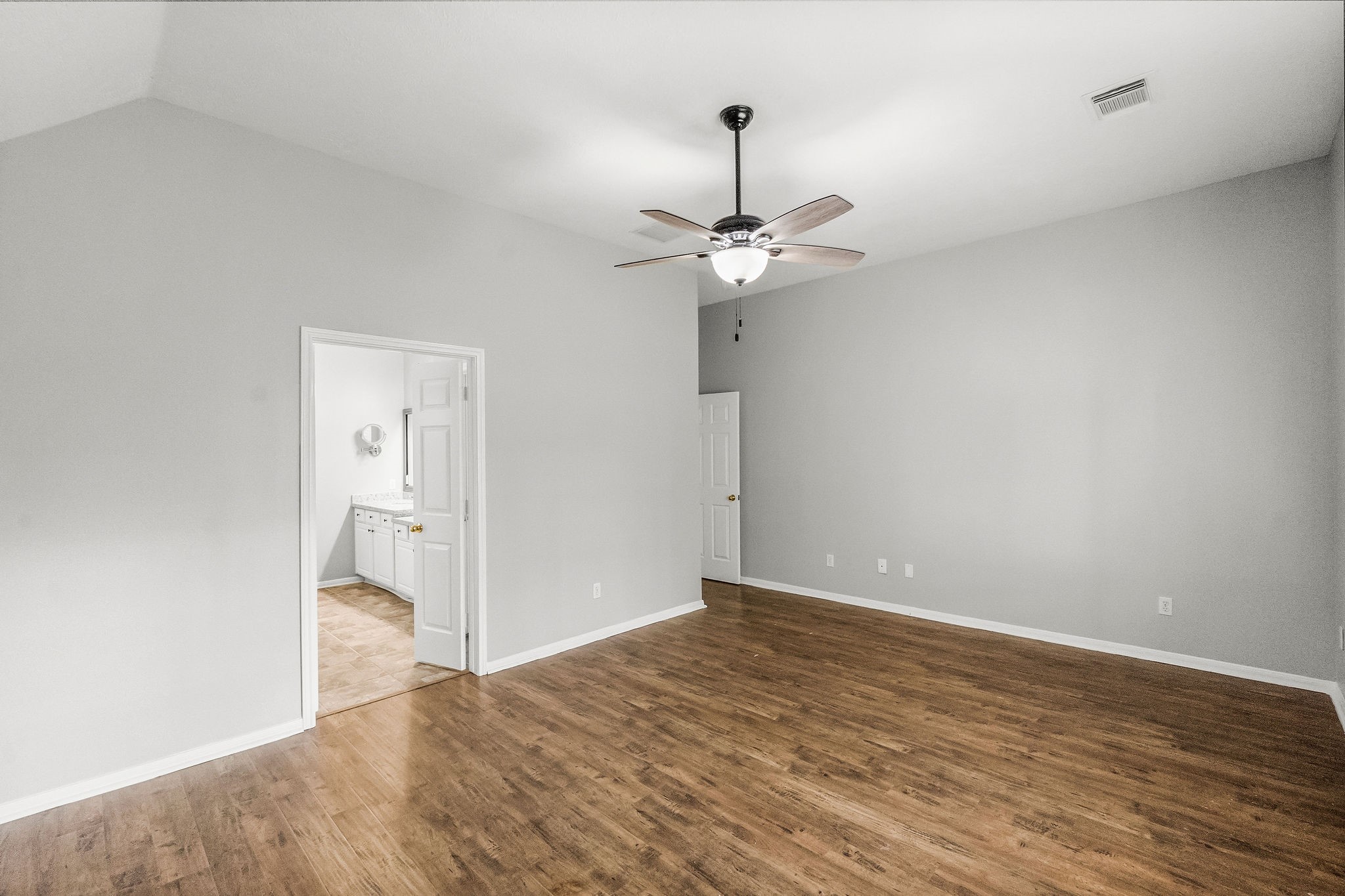 155 North Wimberly Way Conroe, TX 77385 - Photo 25 of 43 Primary Bedroom