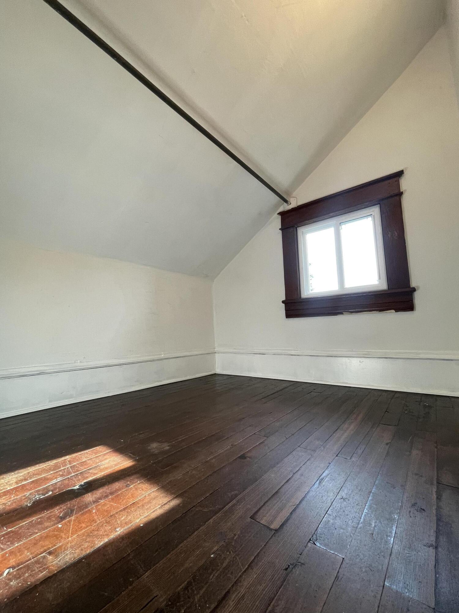 216 West Augusta Avenue Vinton, VA 24179 - Photo 24 of 43 IMG_2422