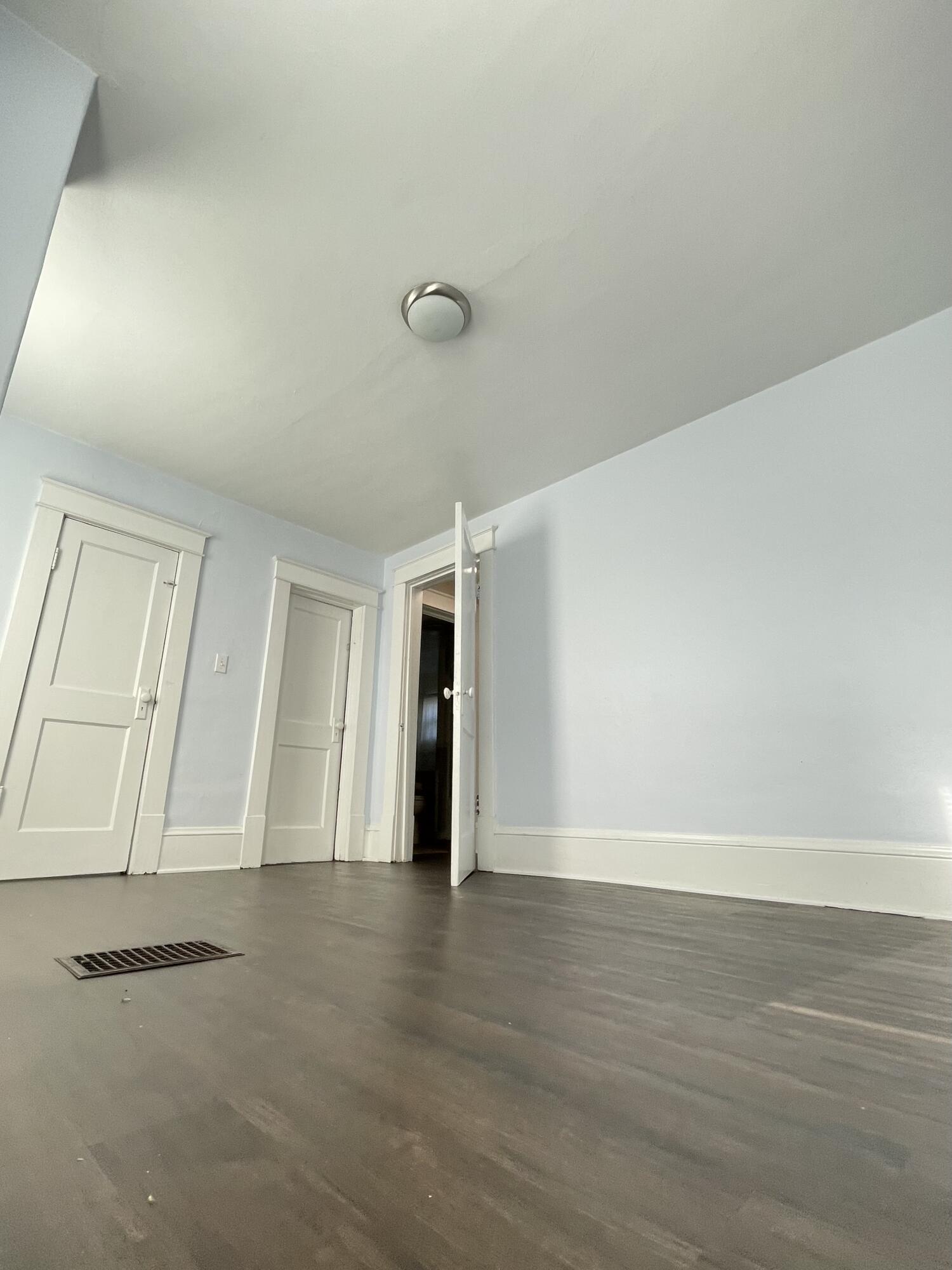 216 West Augusta Avenue Vinton, VA 24179 - Photo 6 of 43 IMG_2417