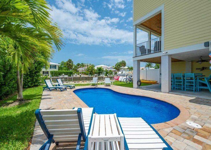 217 Sombrero Beach Road, Unit 2 Marathon, FL 33050 - Photo 21 of 23 Pool Setting