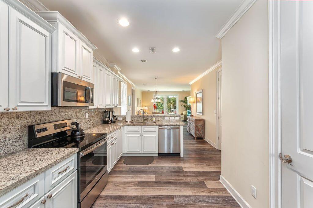 217 Sombrero Beach Road, Unit 2 Marathon, FL 33050 - Photo 6 of 23 Stunning Kitchen with all you need