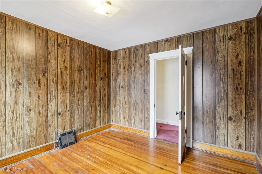 1672 South Green Road Cleveland, OH 44121 - Photo 22 of 35