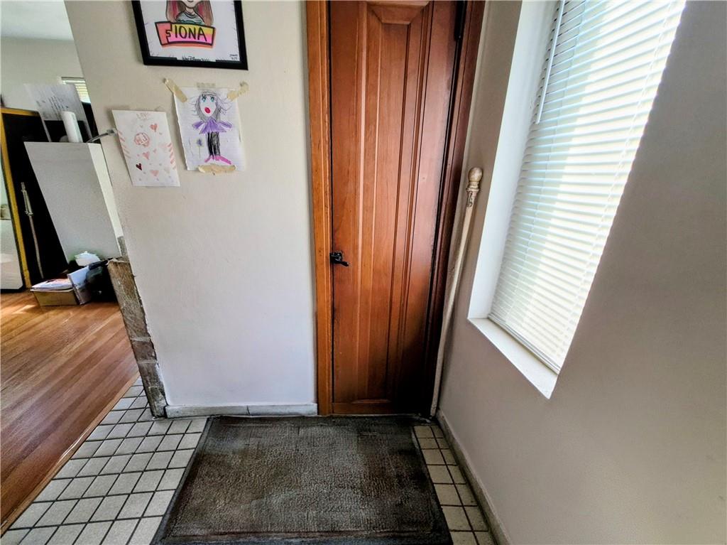 170 Spring Grove Road Pittsburgh, PA 15235 - Photo 4 of 28