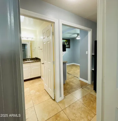 $1,200 | 3720 West Mauna Loa Lane, Phoenix, AZ 85053