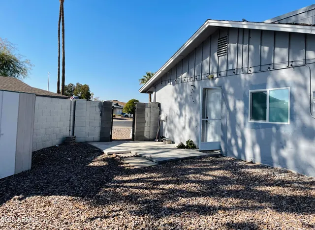 $1,200 | 3720 West Mauna Loa Lane, Phoenix, AZ 85053