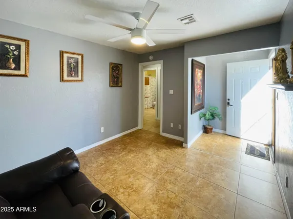 $1,200 | 3720 West Mauna Loa Lane, Unit STUDIO, Phoenix, AZ 85053