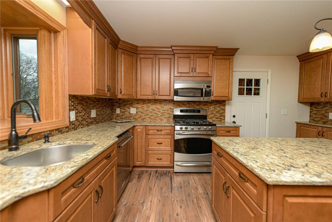 171 Harwood Circle Rochester, NY 14625 - Photo 17 of 45