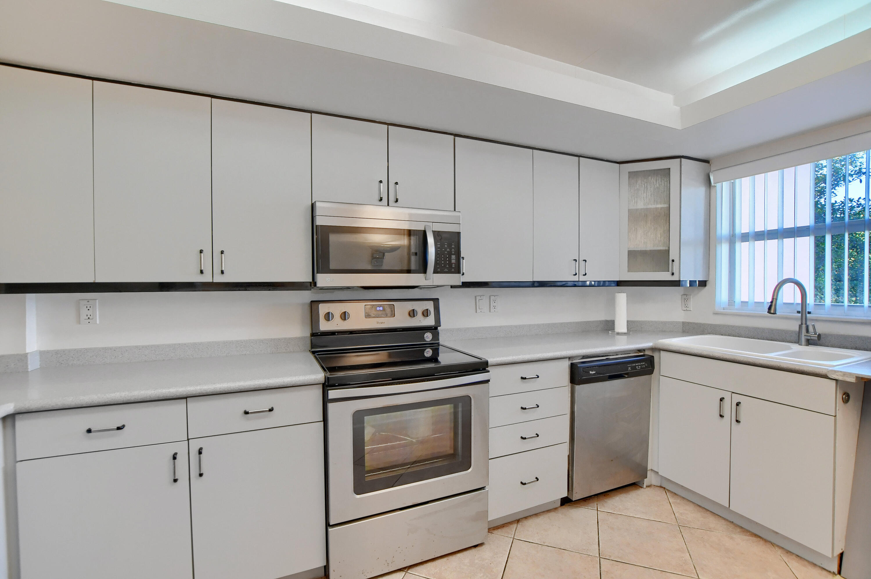1040 Banyan Road, Unit 302C Boca Raton, FL 33432 - Photo 37 of 55 37_ebf_6424-hdr(5)