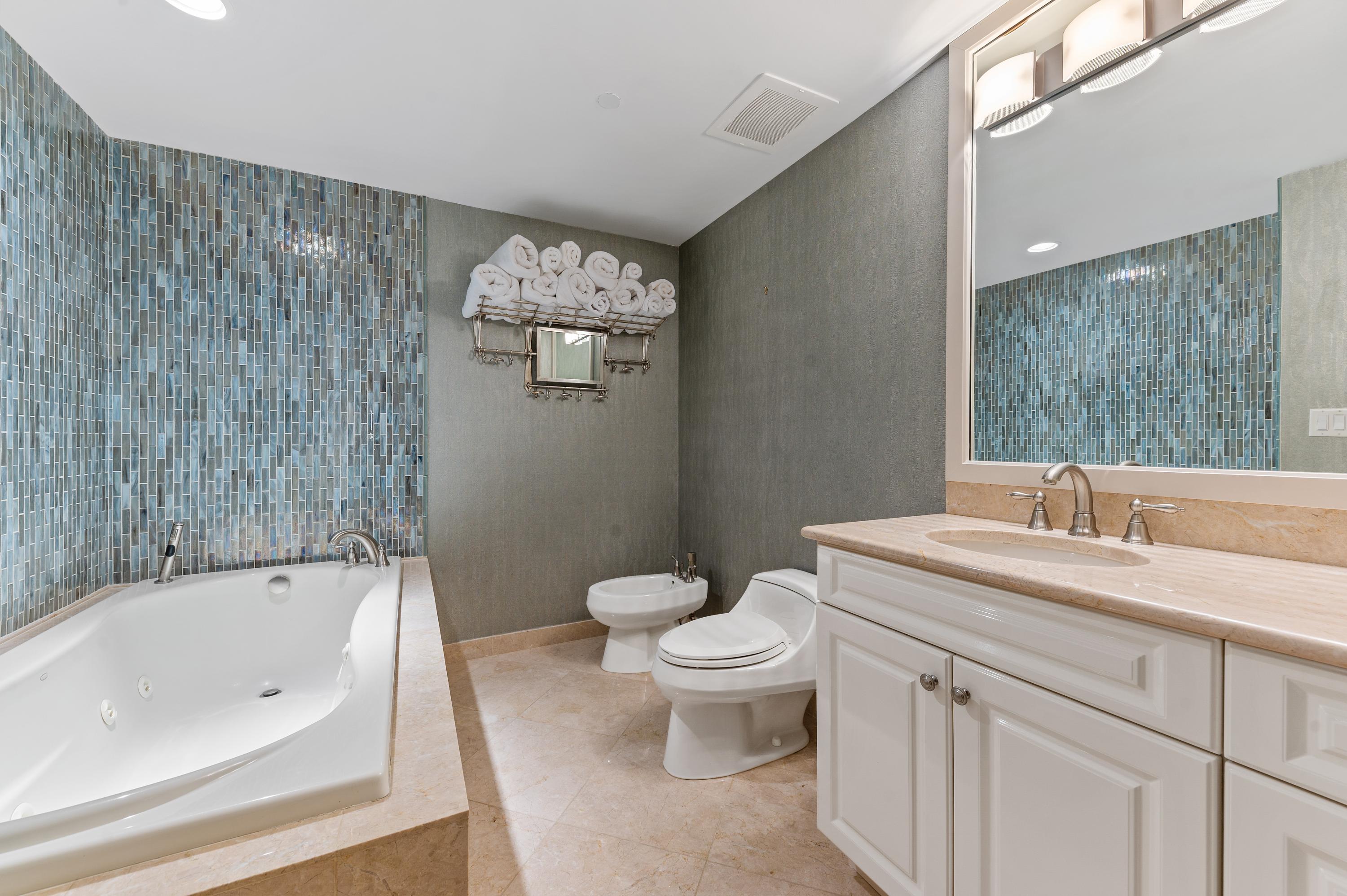 200 East Palmetto Park Road, Unit 817 Boca Raton, FL 33432 - Photo 16 of 28 16_200-E-Palmetto-Park-Rd-apt-817_13_Pri