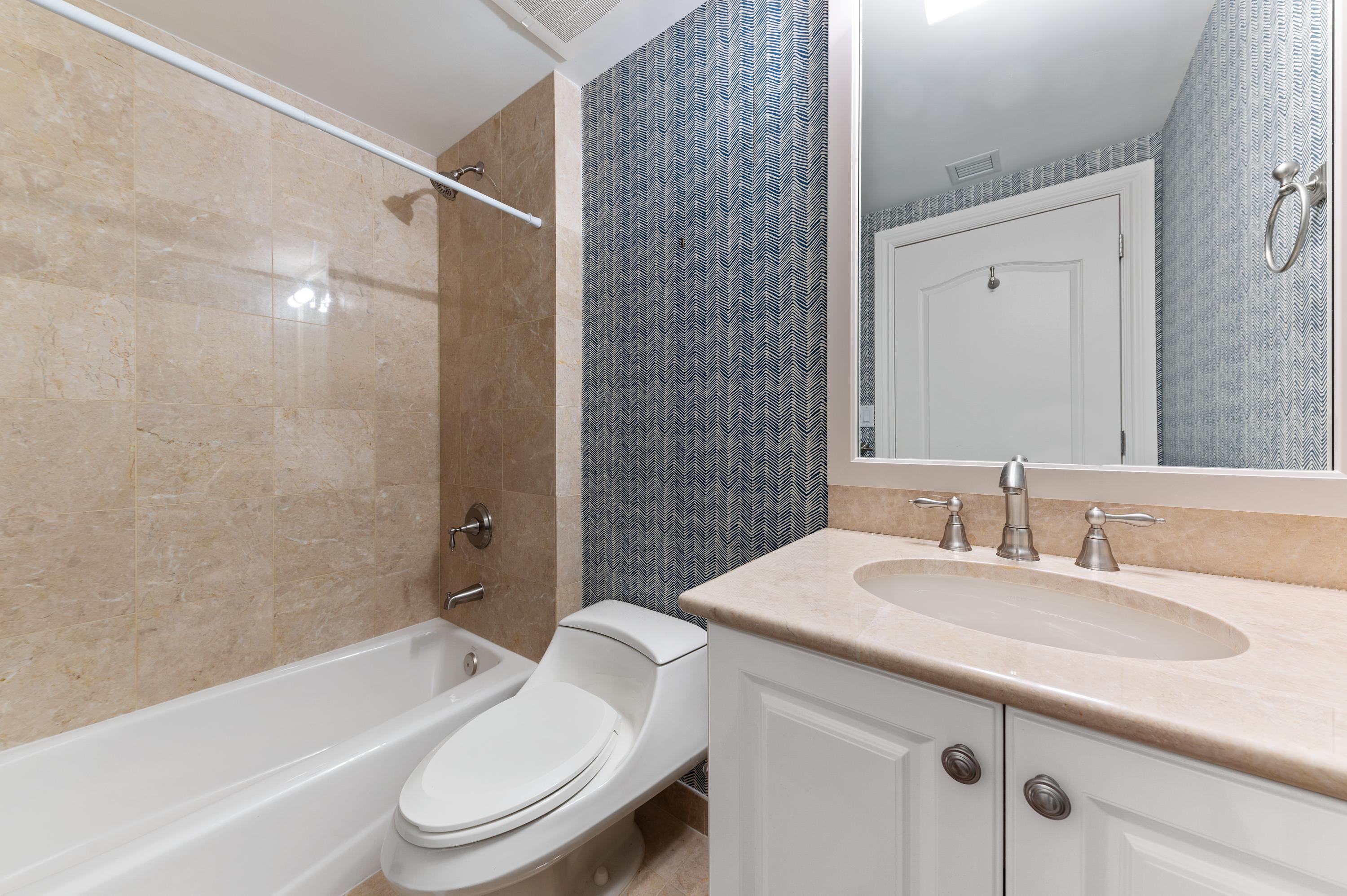 200 East Palmetto Park Road, Unit 817 Boca Raton, FL 33432 - Photo 21 of 28 21_200-E-Palmetto-Park-Rd-apt-817_8_Bath