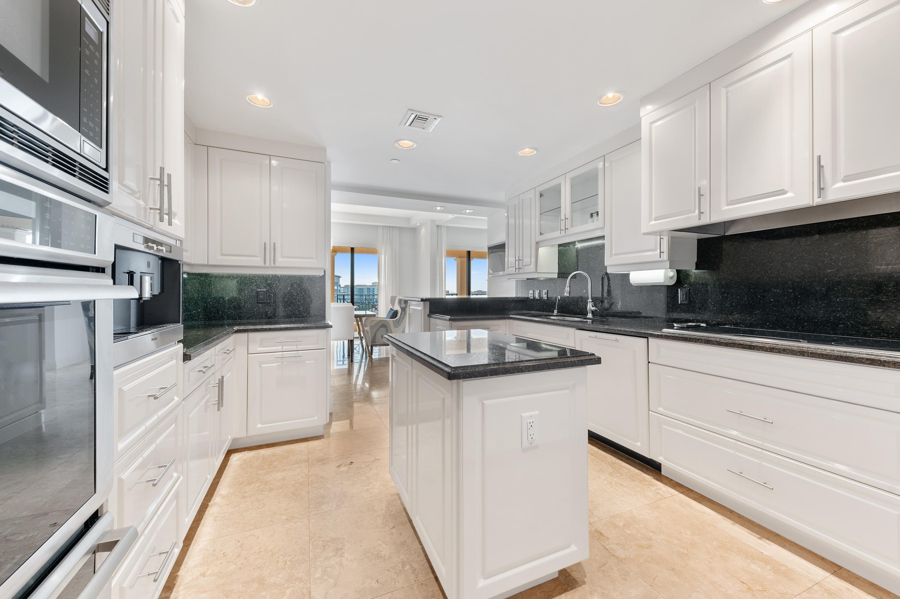 200 East Palmetto Park Road, Unit 817 Boca Raton, FL 33432 - Photo 9 of 28 09_200-E-Palmetto-Park-Rd-apt-817_5_Kitc