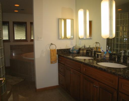 435 Sanitarium Road Washington, PA 15301 - Photo 10 of 18 Master Bath/Spa.