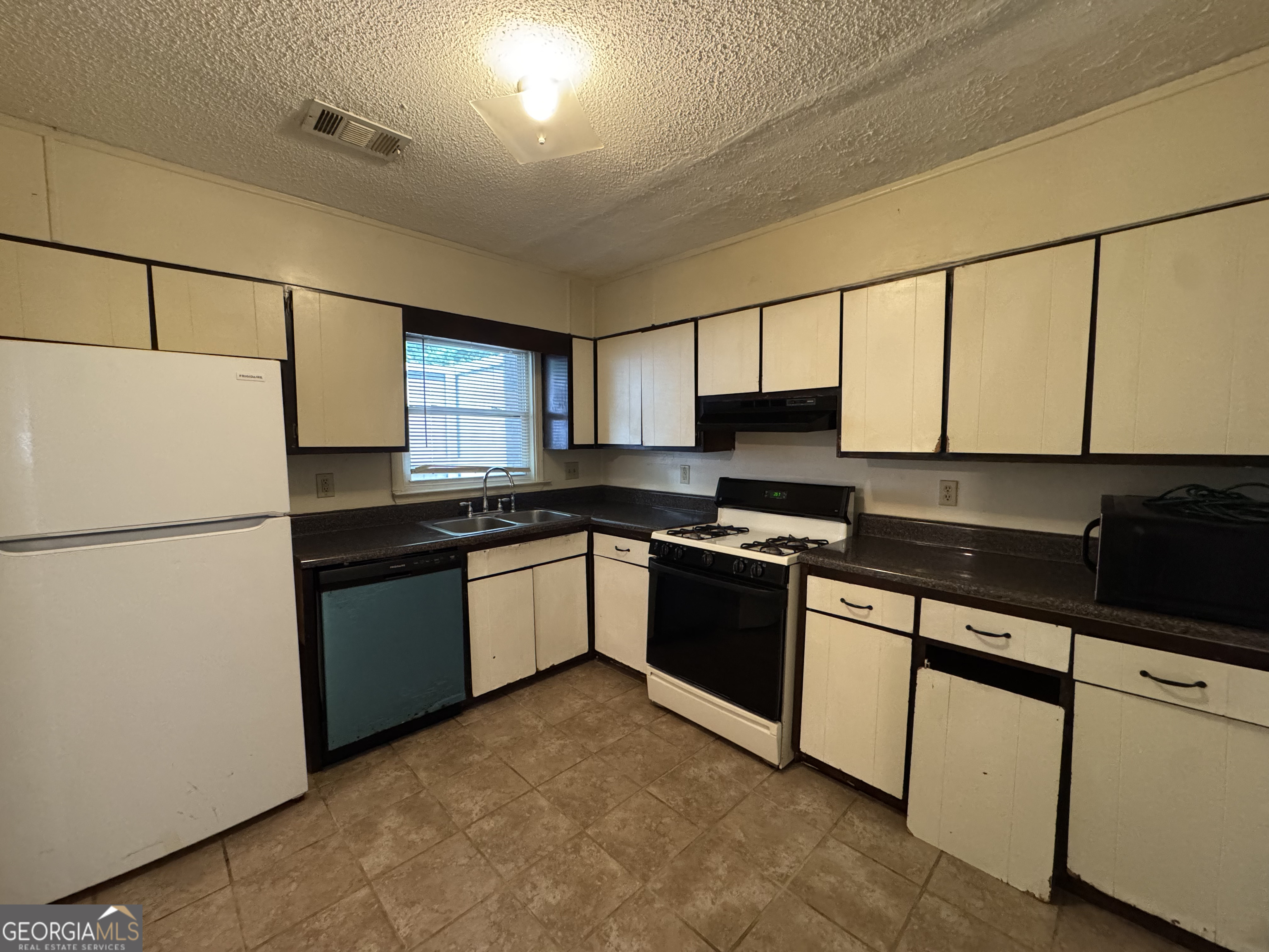 5140 High Point, Unit 21 Union City, GA 30291 - Photo 3 of 14