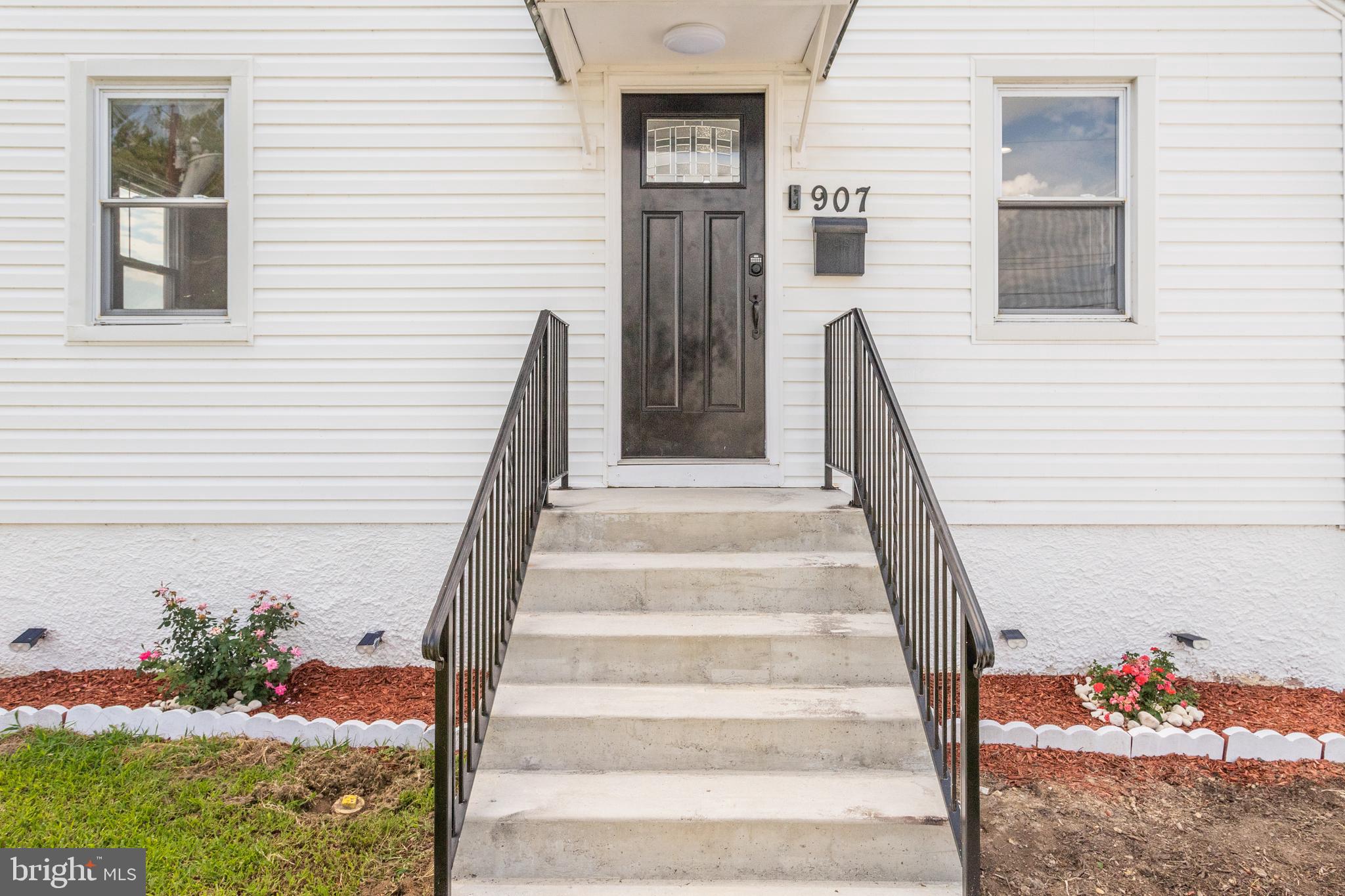 907 Martin Road Essex, MD 21221 - Photo 4 of 38