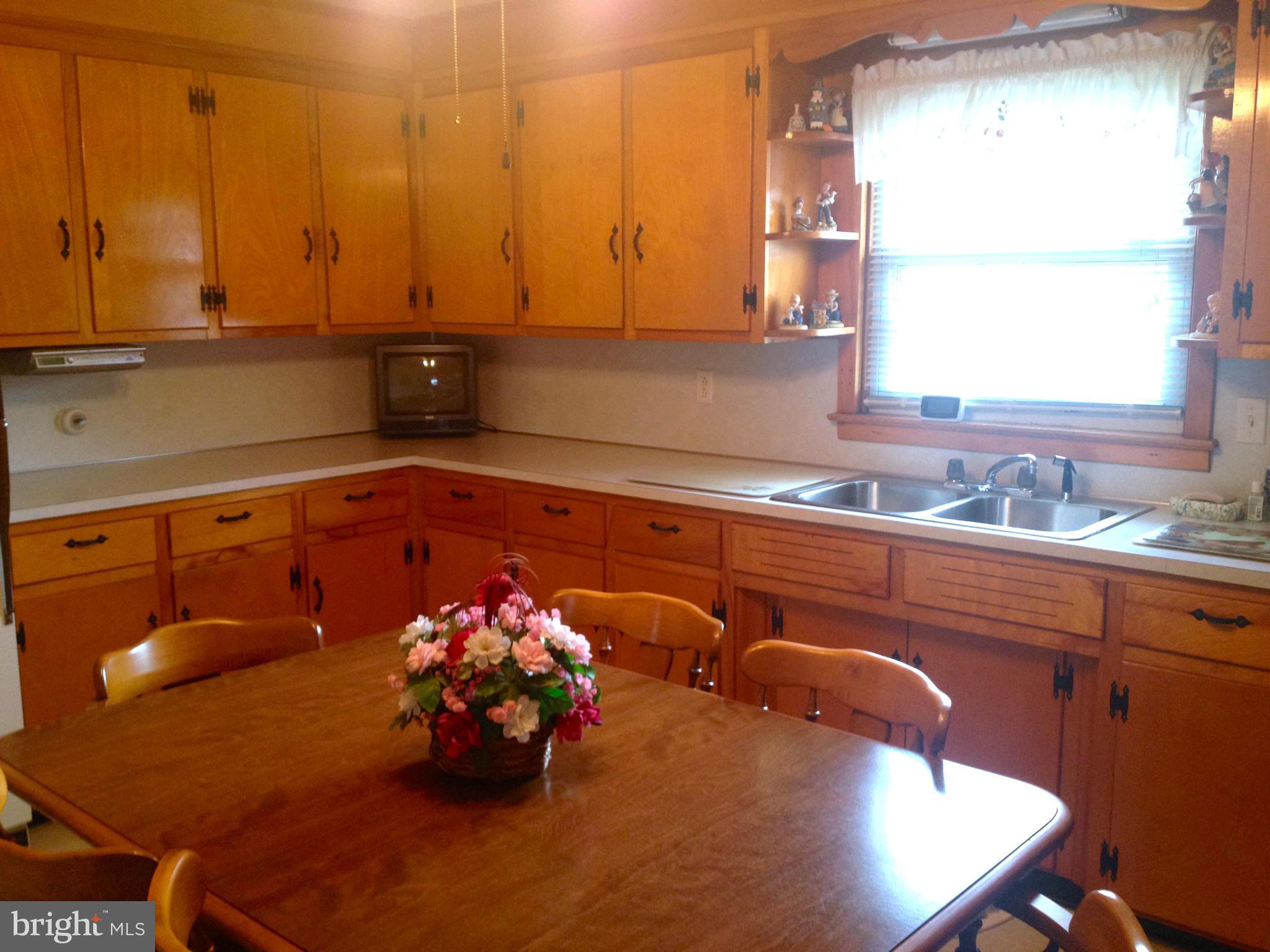13123 Edgemont Road Smithsburg, MD 21783 - Photo 3 of 15 Kitchen