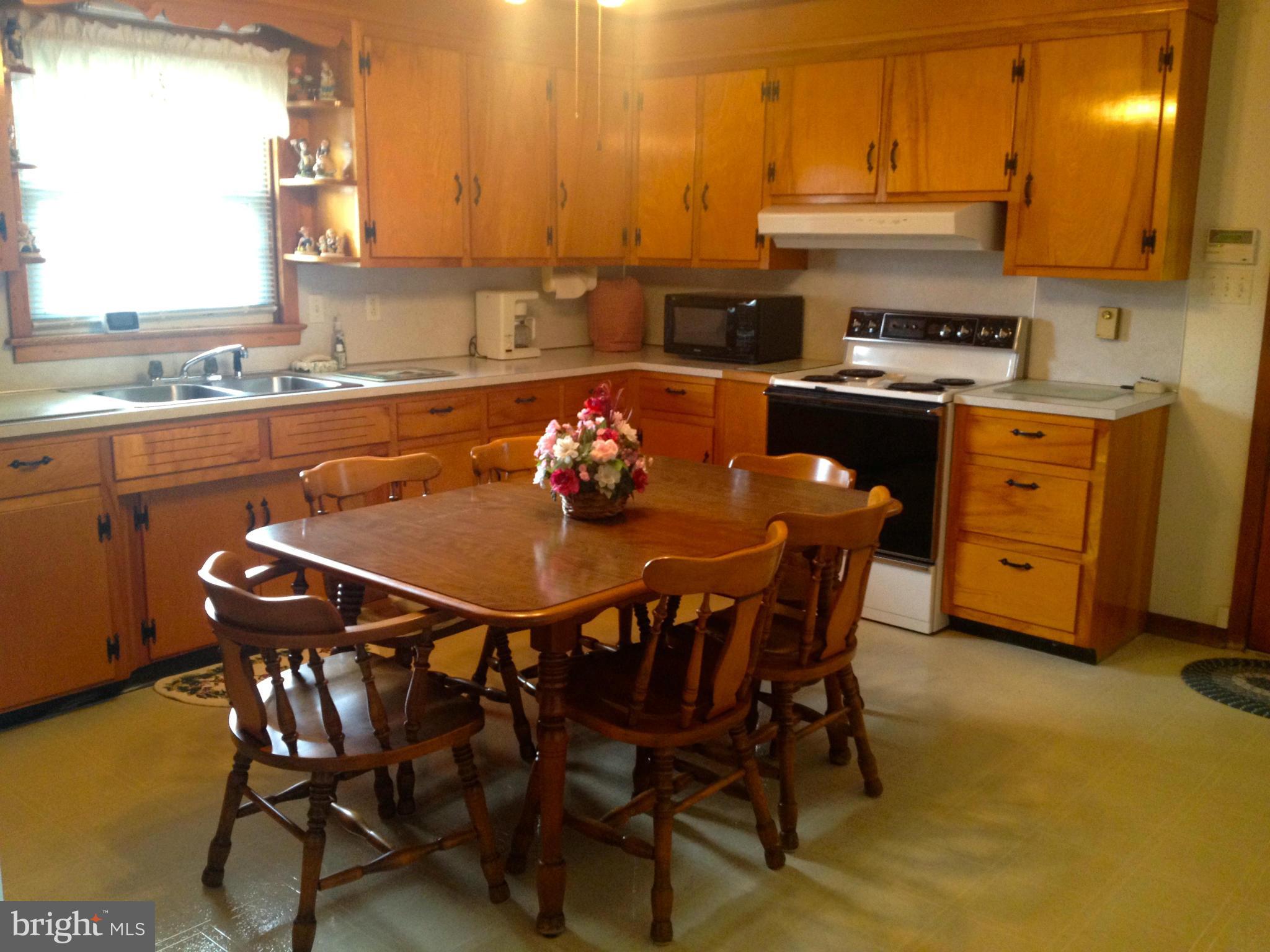 13123 Edgemont Road Smithsburg, MD 21783 - Photo 4 of 15 Kitchen