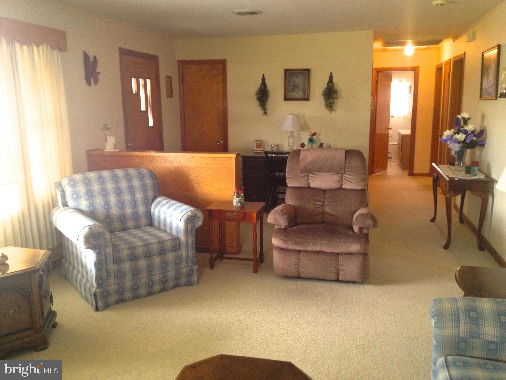 13123 Edgemont Road Smithsburg, MD 21783 - Photo 7 of 15 Living Room