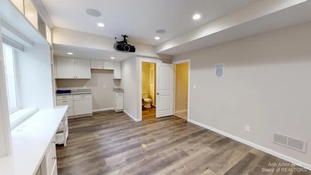 $3,800 | 2794 Ashcombe Dr., Ann Arbor, MI 48105