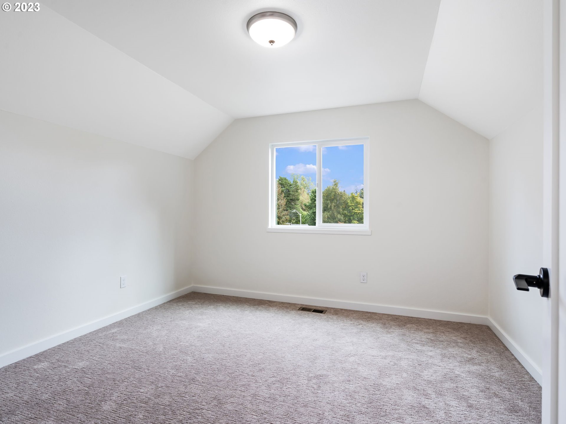 19666 Southwest Deepwell Court Beaverton, OR 97078 - Photo 29 of 41 Gallery Image 29