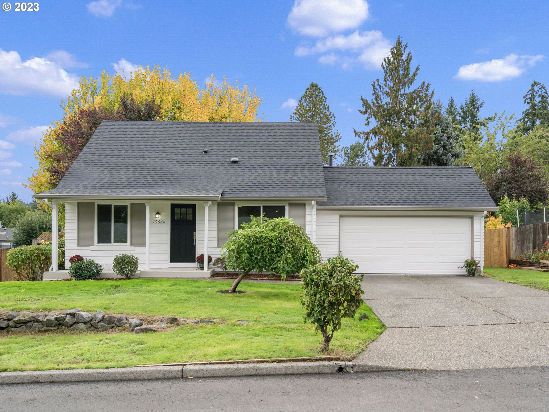 19666 Southwest Deepwell Court Beaverton, OR 97078 - Photo 3 of 41 Gallery Image 3