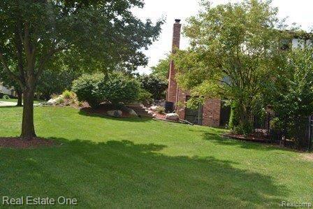 1855 Rapids Way Rochester, MI 48309 - Photo 25 of 25 Spacious Side Yard