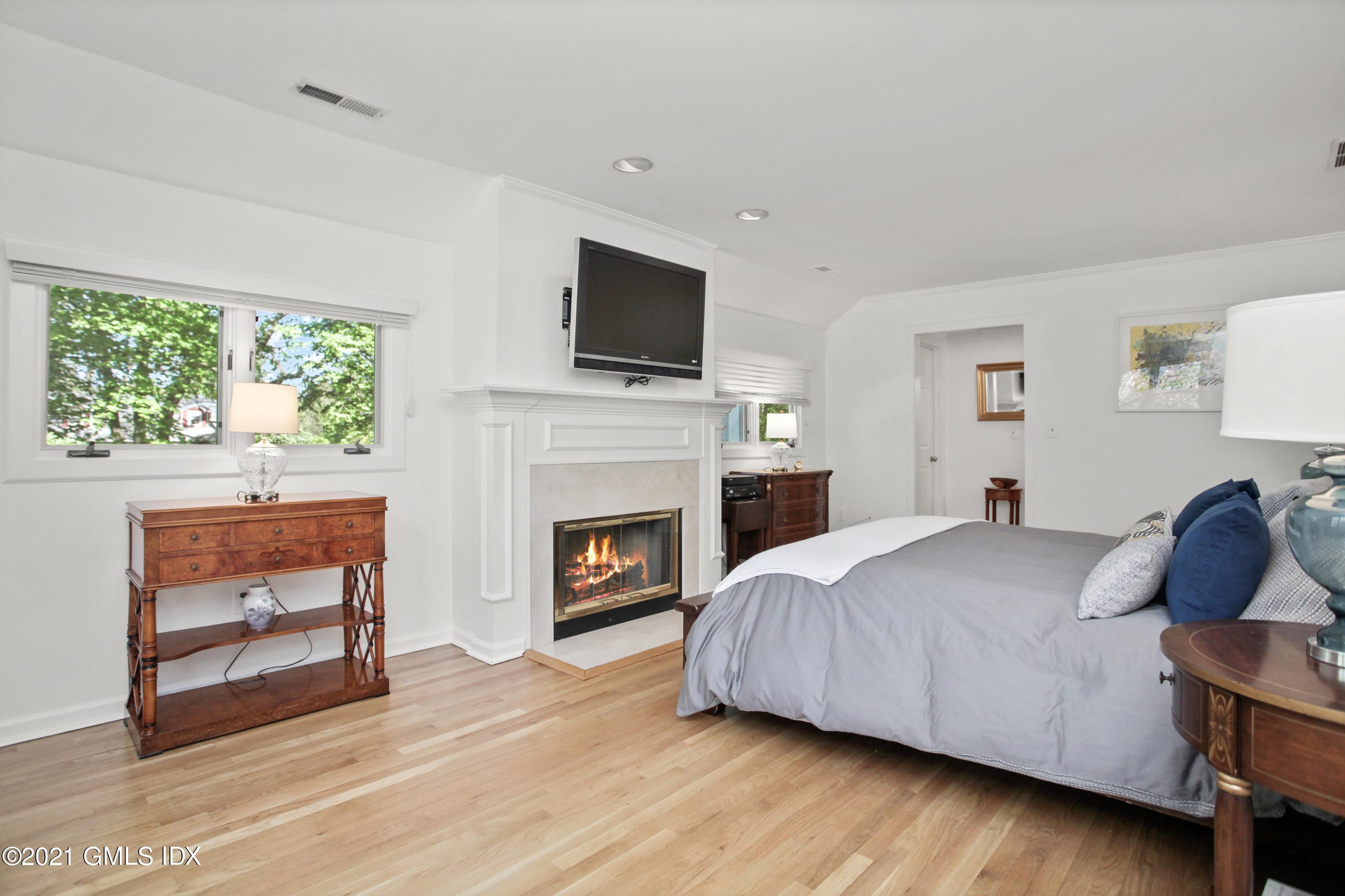 47 Harding Road Old Greenwich, CT 06870 - Photo 12 of 26 47 Harding Rd Greenwich CT-print-054-057