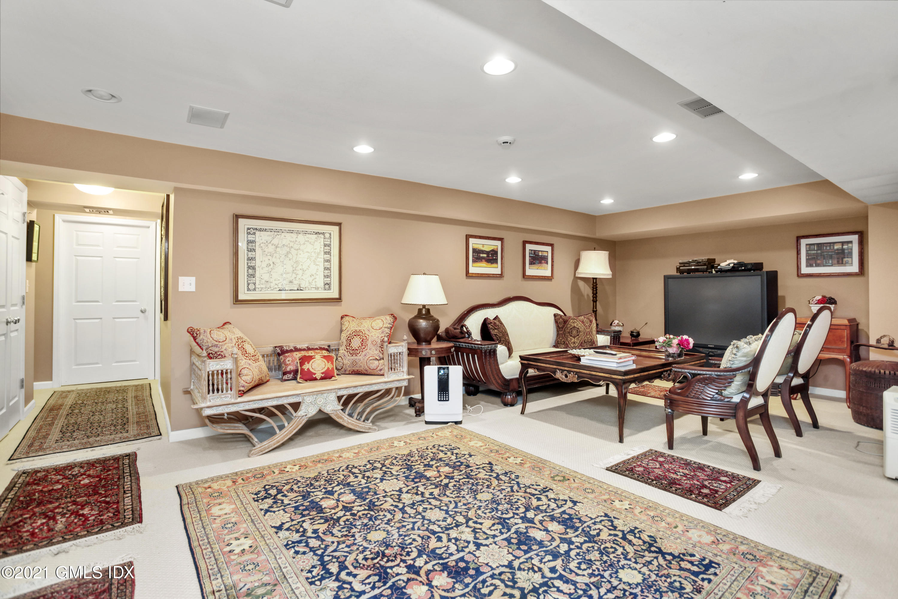47 Harding Road Old Greenwich, CT 06870 - Photo 18 of 26 47 Harding Rd Greenwich CT-print-032-035