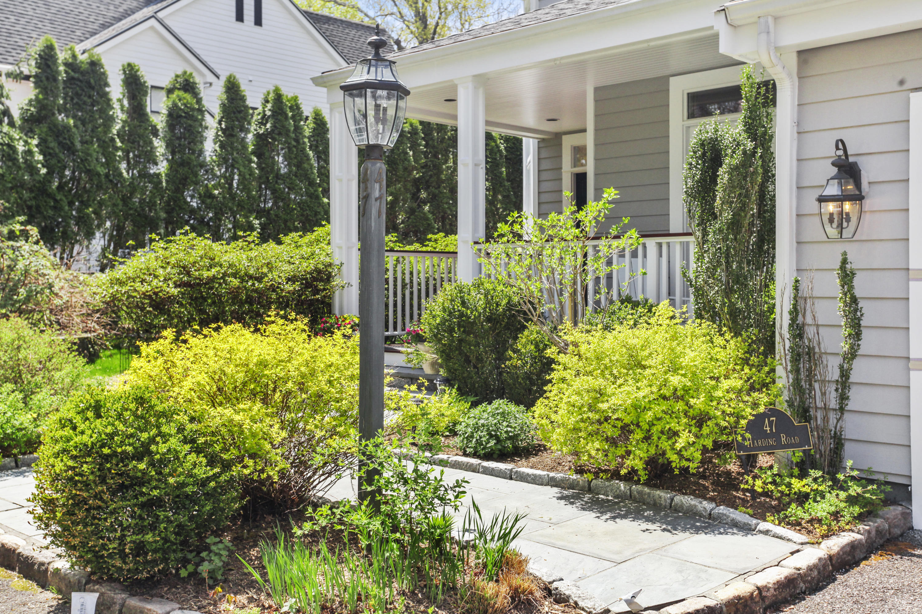47 Harding Road Old Greenwich, CT 06870 - Photo 2 of 26 47 Harding Rd Greenwich CT-print-037-039
