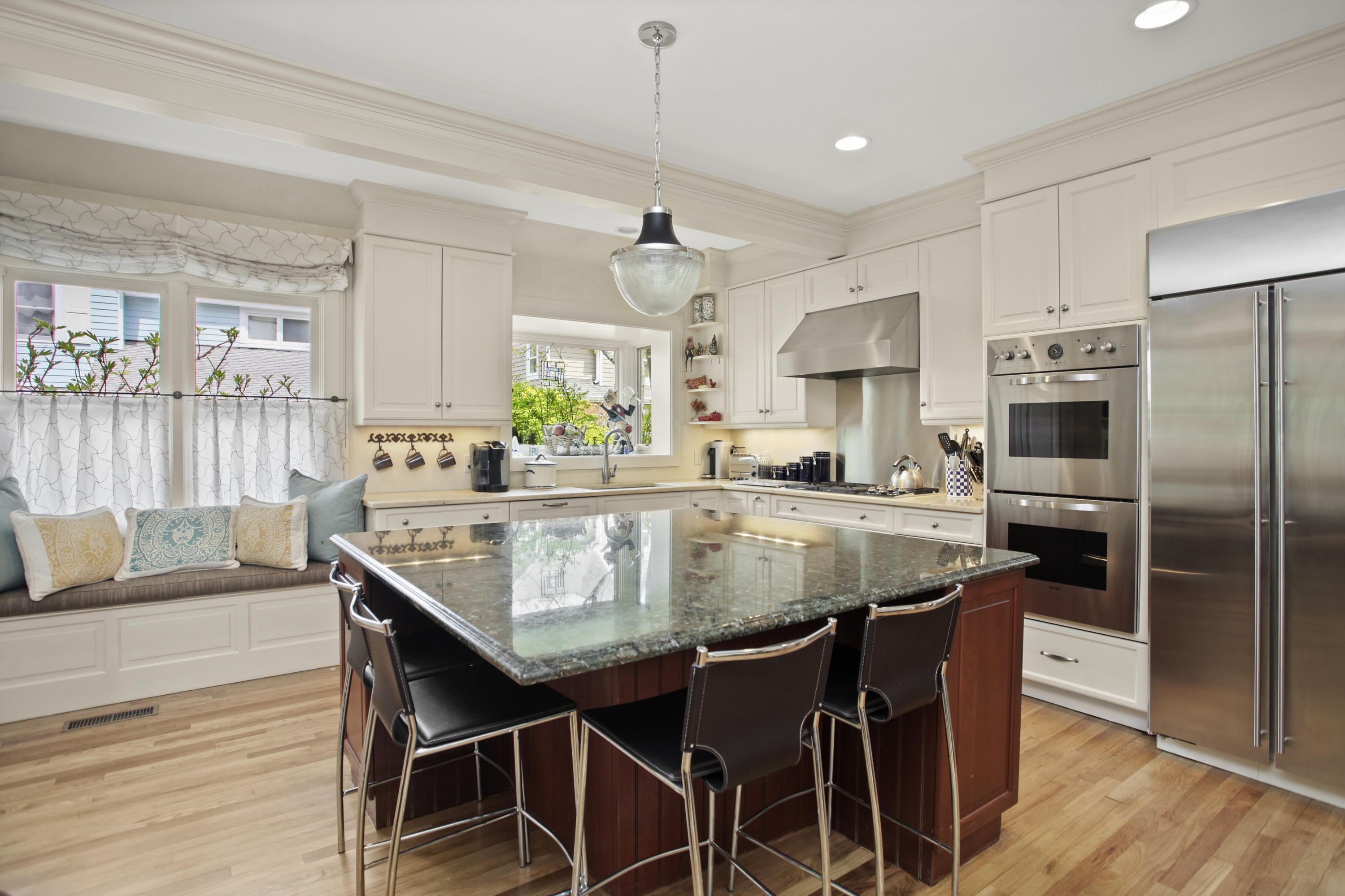 47 Harding Road Old Greenwich, CT 06870 - Photo 9 of 26 47 Harding Rd Greenwich CT-print-011-012
