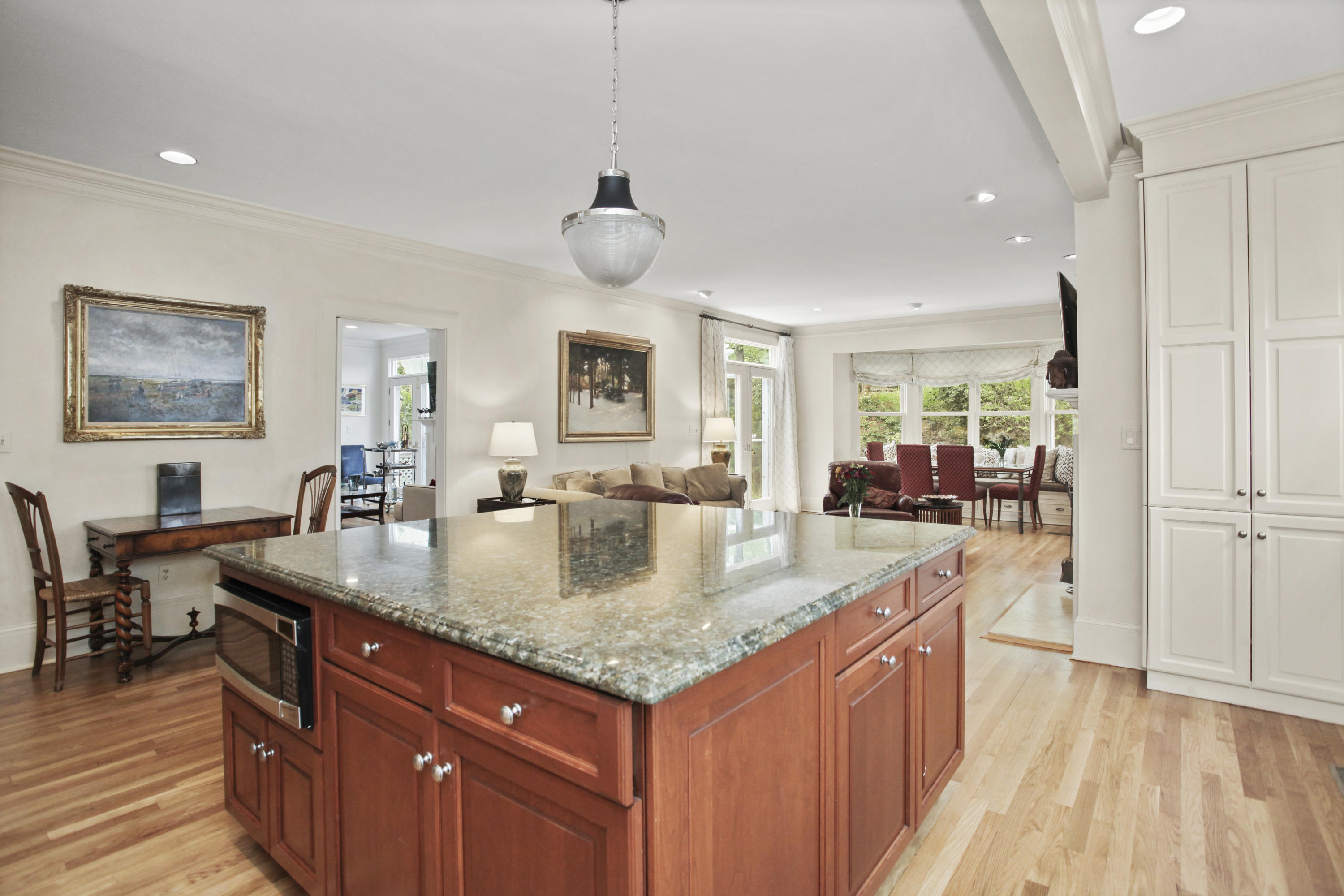 47 Harding Road Old Greenwich, CT 06870 - Photo 10 of 26 47 Harding Rd Greenwich CT-print-013-019