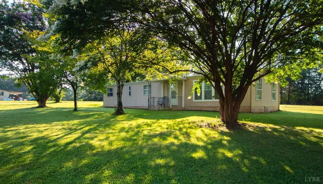 $194,900 | 1214 Hawks Nest Lane, Moneta, VA 24121