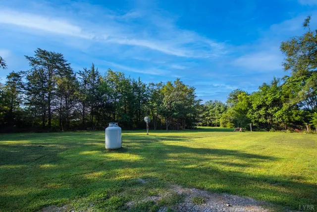 $192,999 | 1214 Hawks Nest Lane, Moneta, VA 24121