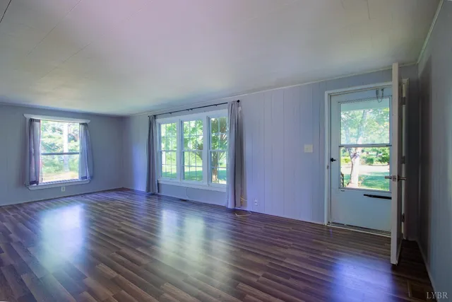 $192,999 | 1214 Hawks Nest Lane, Moneta, VA 24121