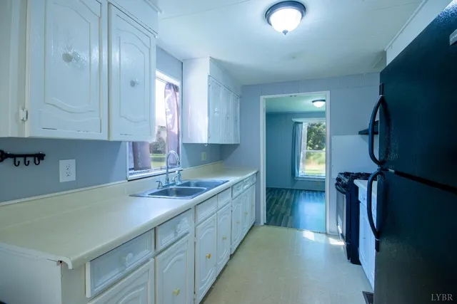 $192,999 | 1214 Hawks Nest Lane, Moneta, VA 24121