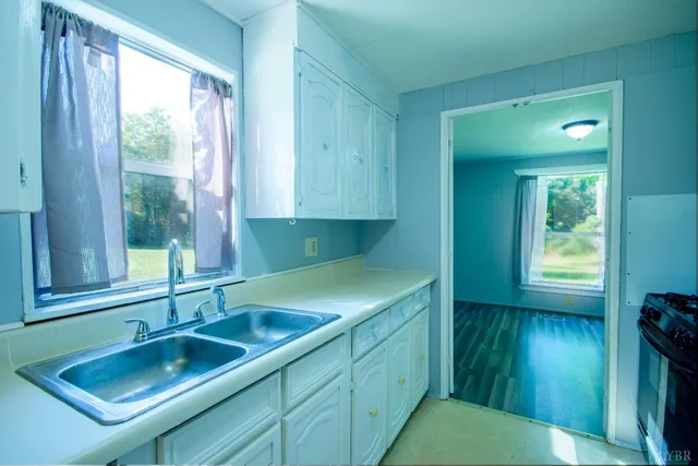 $192,999 | 1214 Hawks Nest Lane, Moneta, VA 24121