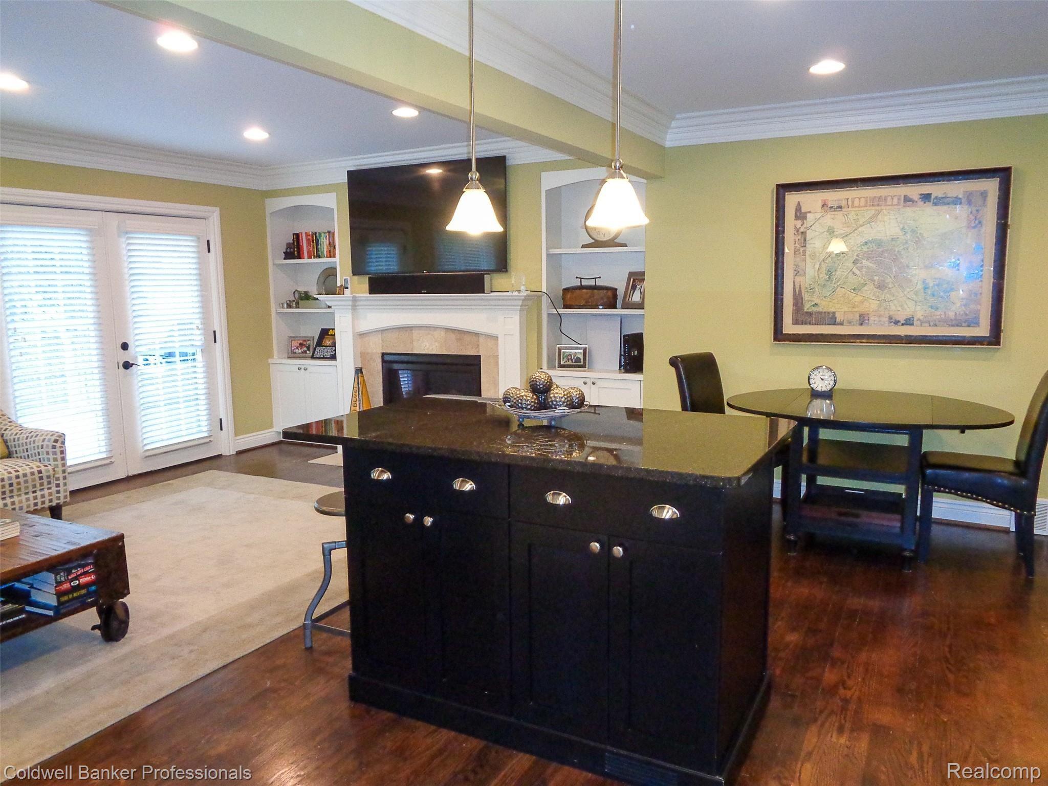 16945 Reedmere Avenue Franklin, MI 48025 - Photo 8 of 37 Eat At Island and Dining Area