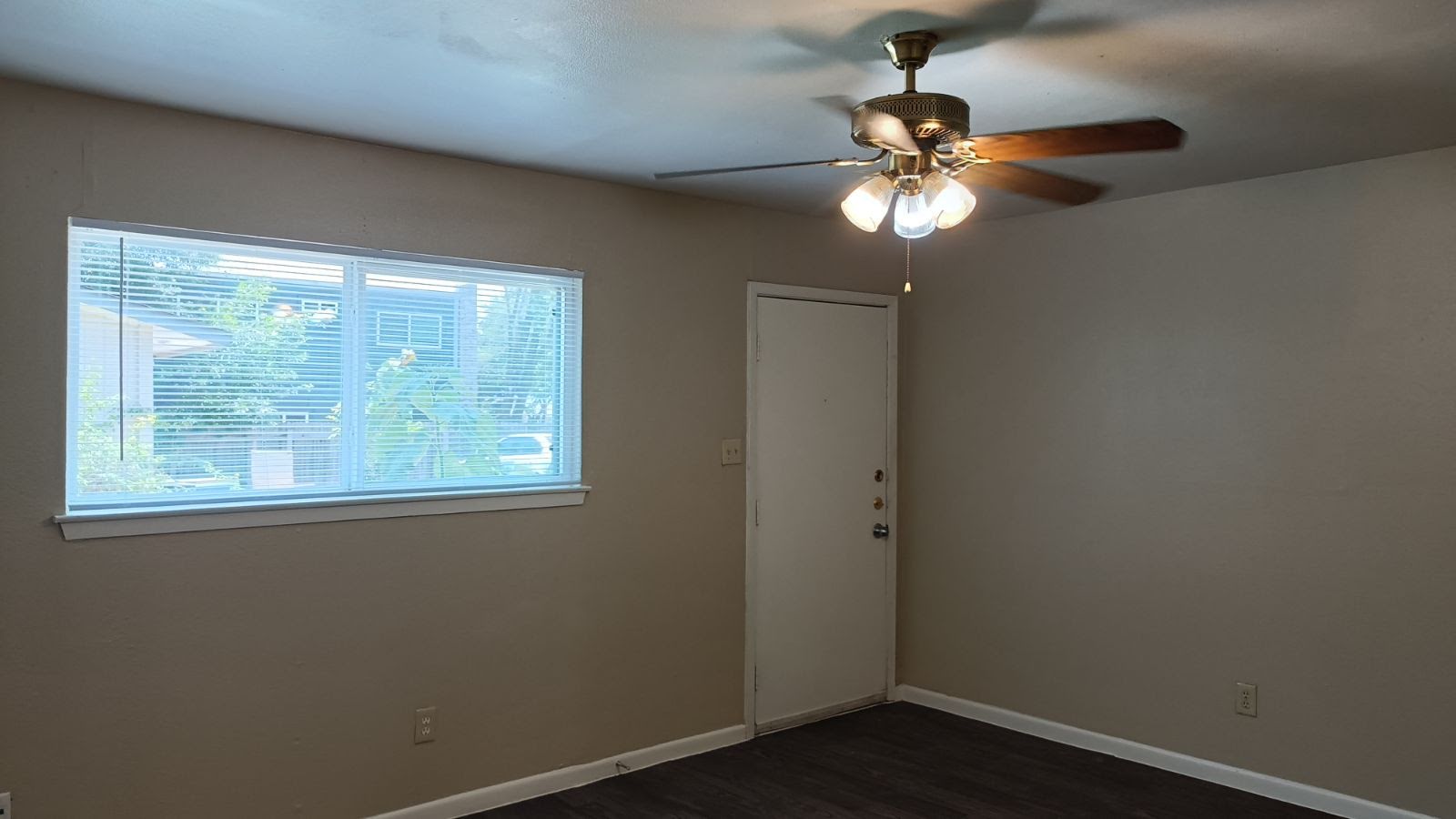 700 Franklin Boulevard Austin, TX 78751 - Photo 4 of 7 en empty room with wooden floor