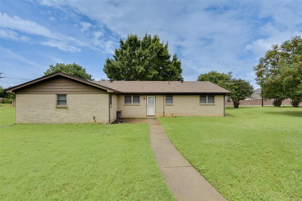 802 Cardinal Road Mansfield, TX 76063 - Photo 5 of 31 Ranch-style home with a front lawn, brick siding, and roof with shingles